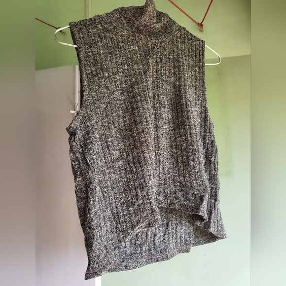 Hi neck crop top - Picture 2 of 2